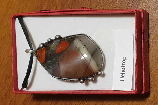 Náhrdelník - autorský  cínovaný šperk s Heliotropem