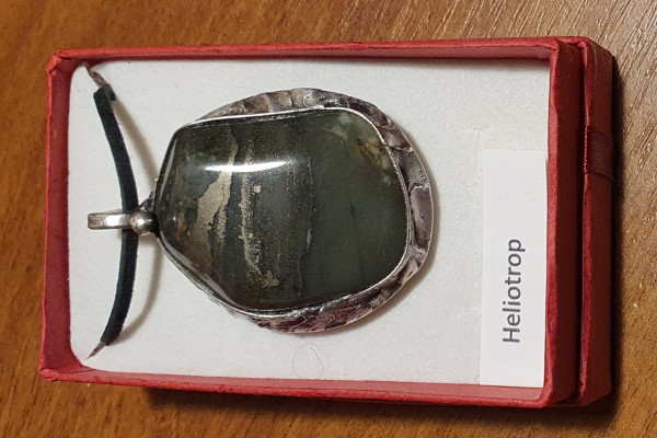 Náhrdelník - autorský  cínovaný šperk s Heliotropem